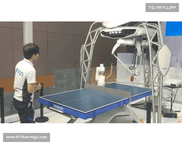 羽毛球机器人陪练系统亮相,四足机器人可协调回球