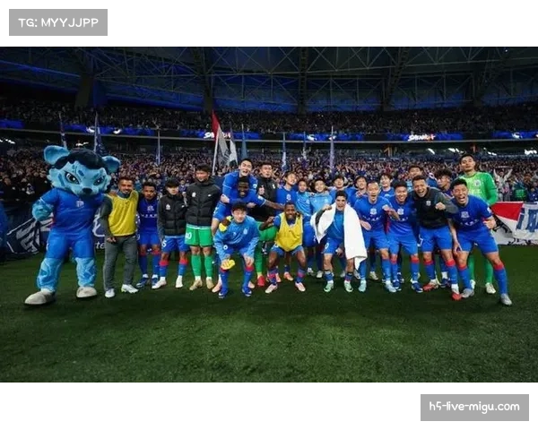 上海德比拉唐第52分钟头球破门申花占据比赛主动